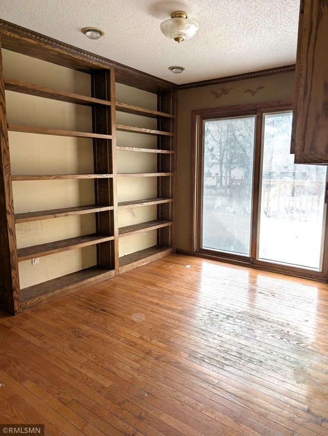 Built in shelves | Image 20