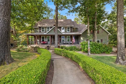 2017 Nw Desoto Dr, Bentonville, AR, 72712-4468 | Card Image
