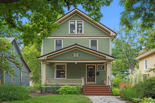 817 Maine St, Lawrence, KS, 66044-3949 | Card Image