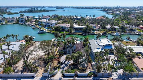 732 Siesta Dr, SARASOTA, FL, 34242-1052 | Card Image