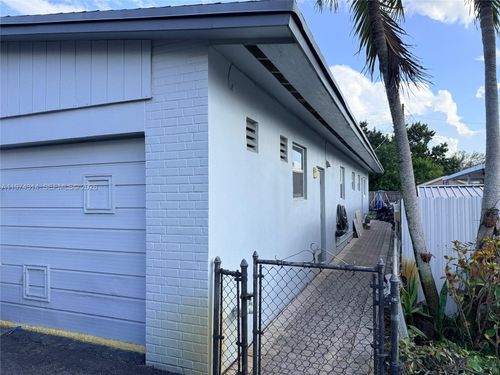 1-1612 Ne 169th St, North Miami Beach, FL, 33162-2937 | Card Image