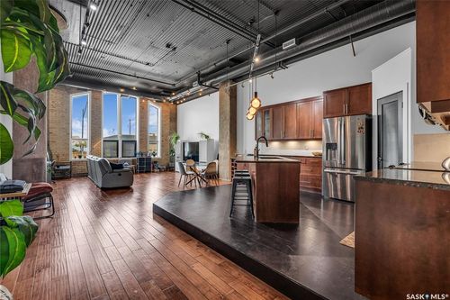 105-211 Av D N, Saskatoon, SK, S7L1M7 | Card Image
