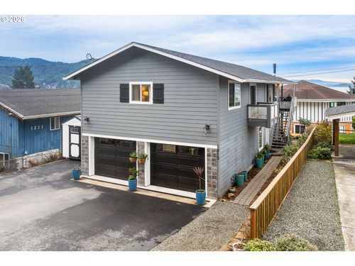 1213 Acacia Ave, Garibaldi, OR, 97118-1206 | Card Image