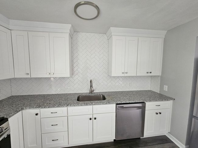 APT-4 - 434 Linden St, Condo with 3 bedrooms, 2 bathrooms and 2 parking in Fall River MA | Image 5