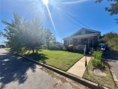 View of front of property featuring a front yard and covered porch | Image 1