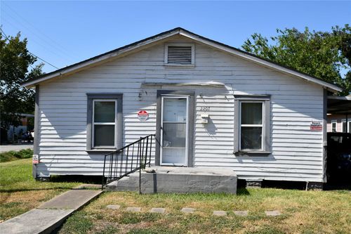 2207 Chew St, Houston, TX, 77020-4531 | Card Image