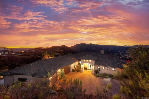 328 Amy Way, Alpine, CA, 91901 | Card Image