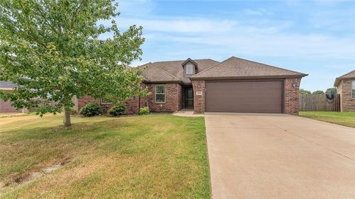 1022 Tarah Knolls Cir, Centerton, AR, 72719-9031 | Card Image
