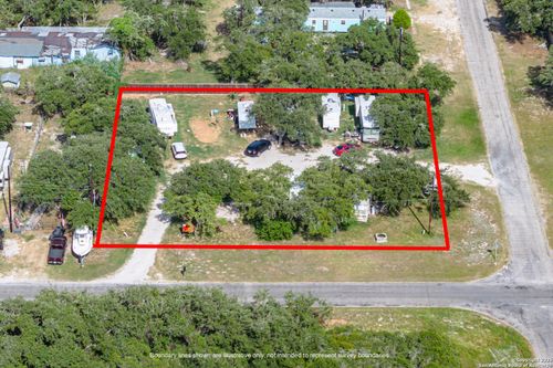 322 S Doughty St, Rockport, TX, 78382-4802 | Card Image