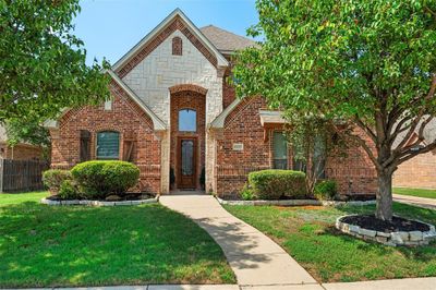 View of front of house with the perfect amount of shade. | Image 1