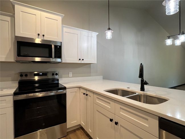 817 Prairie View Dr, Condo with 4 bedrooms, 3 bathrooms and null parking in West Branch IA | Image 8