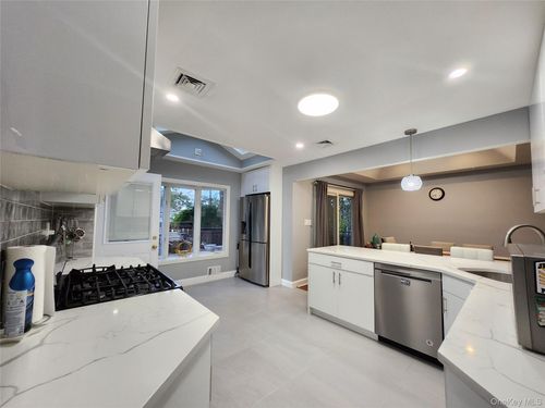 72 Orange Dr, Jericho, NY, 11753-1535 | Card Image