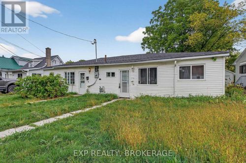 225-227 Victoria Ave, Gananoque, ON, K7G2S3 | Card Image