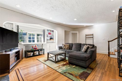 43 Rockridge Rd, Mount Vernon, NY, 10552-1207 | Card Image