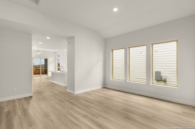 948 Nolte Bnd, House other with 3 bedrooms, 3 bathrooms and null parking in Seguin TX | Image 5