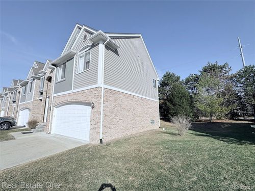 6178 Elarz Dr, Troy, MI, 48085-1371 | Card Image