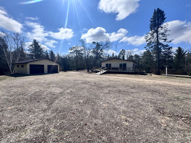 You can see the garage is just a hop and a skip from the front door of the home | Image 31