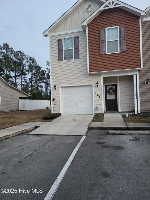 121 Waterstone Ln, Jacksonville, NC, 28546-8805 | Card Image