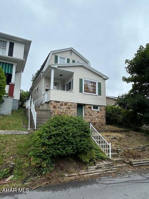 207 Spruce Ave, Altoona, PA, 16601-4565 | Card Image