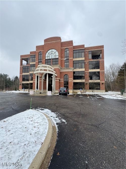 103-822 Kumho Dr, Fairlawn, OH, 44333-9298 | Card Image