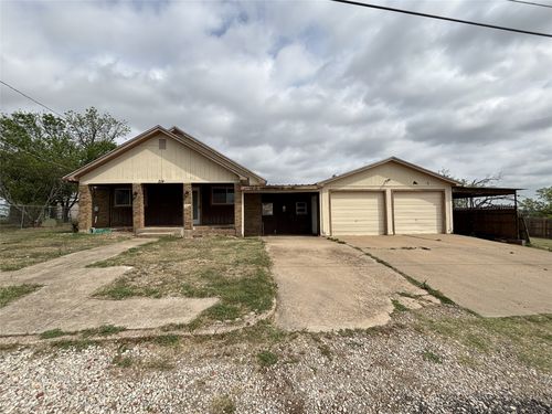 214 E 4th St, Henrietta, TX, 76365-1746 | Card Image