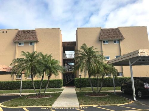 385e-1310 Glen Oaks Dr E, SARASOTA, FL, 34232-1135 | Card Image