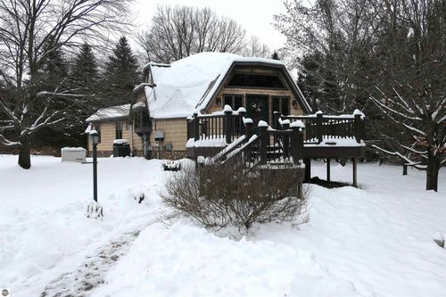 1797 Willow Wood Dr, Mt Pleasant, MI, 48858-9033 | Card Image