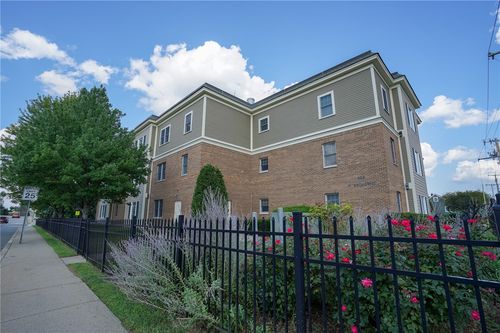 2c-600 N Broadway, East Providence, RI, 02914-2153 | Card Image