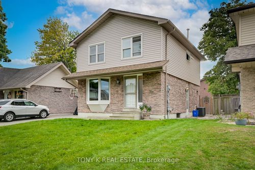6 Mozart Crt, Whitby, ON, L1N5N5 | Card Image