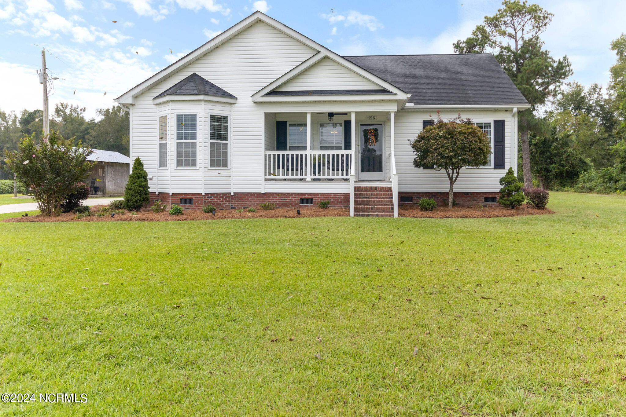 Trails End Ln, Whiteville, NC 28472