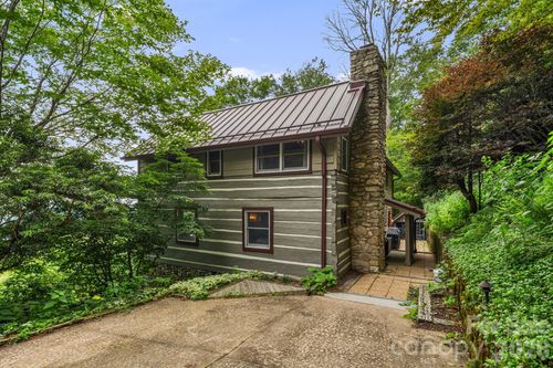 692 Mckinney Gap Dr, Mars Hill, NC, 28754-5945 | Card Image
