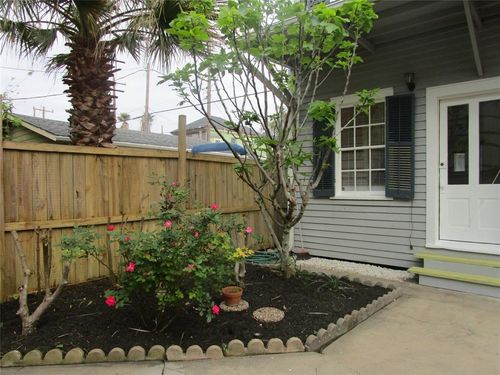 1216 Post Office Rear St, Galveston, TX, 77550-5070 | Card Image