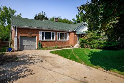 735 Montgomery Dr, House other with 3 bedrooms, 1 bathrooms and 5 parking in Ancaster ON | Image 1