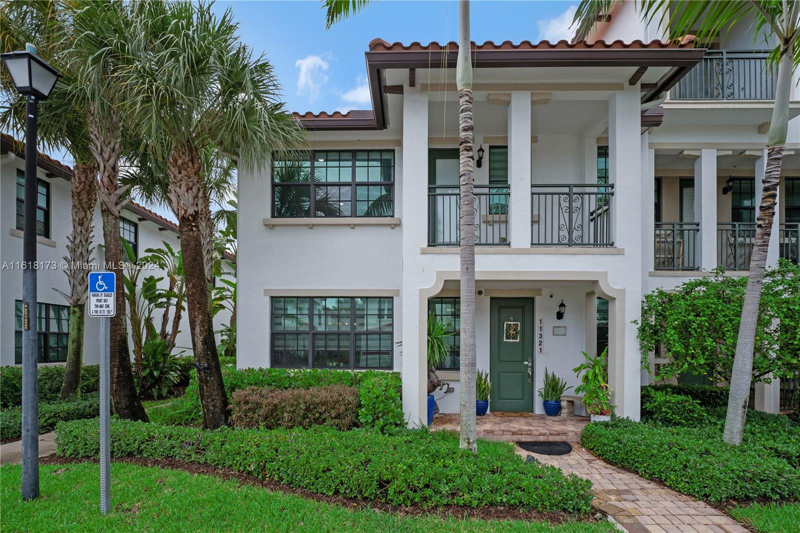 15th St, Pembroke Pines, FL 33025
