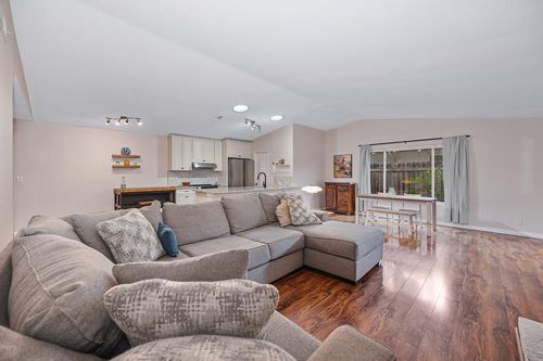 1512 32nd Avenue, Sacramento, CA, 95822 | Card Image
