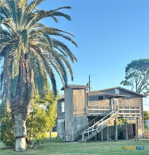 509 N 9th St, Port O Connor, TX, 77982-2168 | Card Image