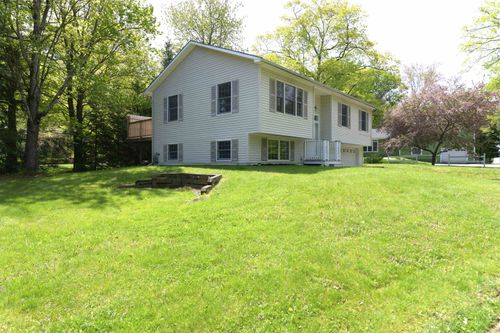 2 Francis Dr, Essex Junction, VT, 05452-4427 | Card Image