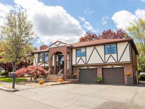 7 Rivers Ln, Stoneham, MA, 02180 | Card Image