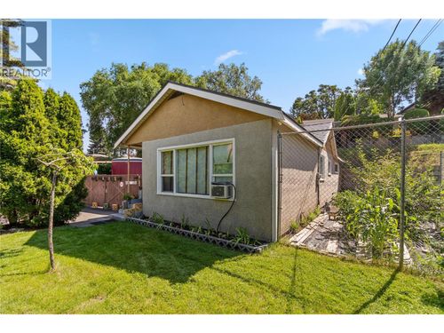 1693 Valleyview Dr, Kamloops, BC, V2C4B6 | Card Image