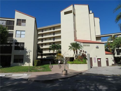 apt-311-2309 S Cypress Bend Dr, Pompano Beach, FL, 33069-4419 | Card Image