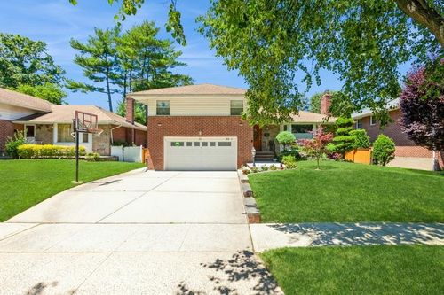 50 Edgewood Dr, New Hyde Park, NY, 11040-3738 | Card Image