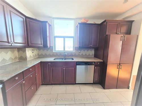 1208-60 Pavane Linkway N/A, East York, ON, M3C2Y6 | Card Image