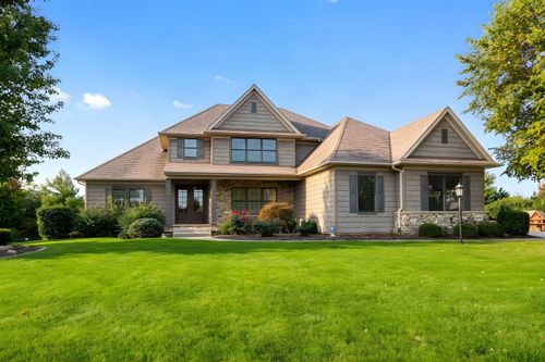 3934 Grayhawk Ct, Bettendorf, IA, 52722-5518 | Card Image