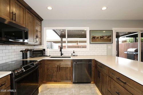 8390 E Solano Dr, Scottsdale, AZ, 85250-6228 | Card Image