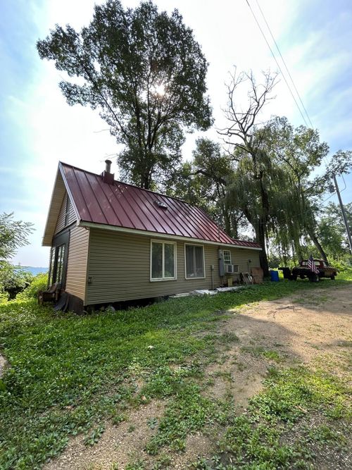 911 Mississippi Ln, Brownsville, MN, 55919-8807 | Card Image