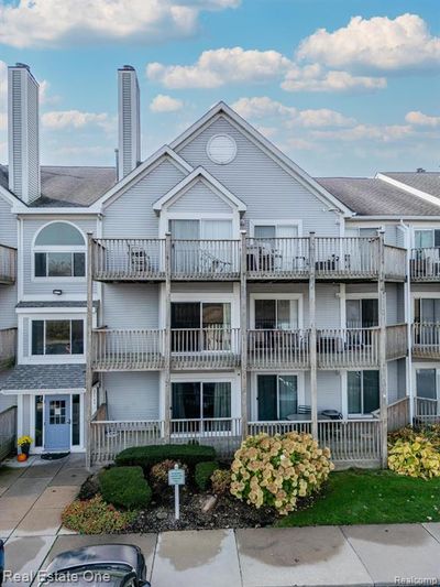 202 - 37524 Jefferson Avenue, Condo with 2 bedrooms, 2 bathrooms and null parking in Harrison Twp MI | Image 1