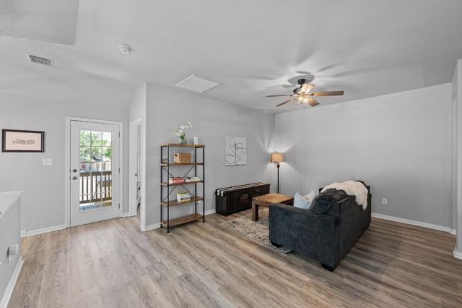 Upstairs living room | Image 19