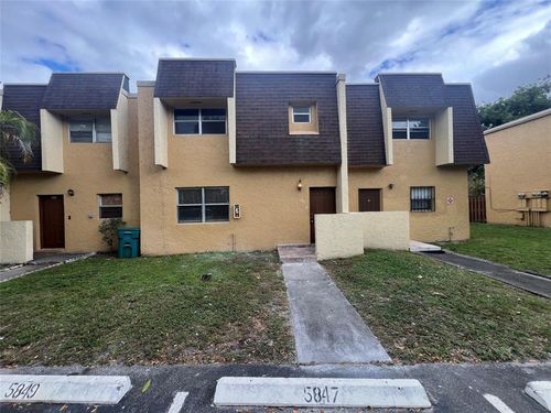 85-5847 Blueberry Ct, Lauderhill, FL, 33313-3081 | Card Image