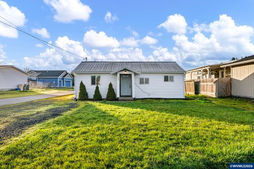 860 Burton St, Harrisburg, OR, 97446-9540 | Card Image