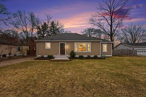 1053 Byron Rd, Norton Shores, MI, 49441-5611 | Card Image